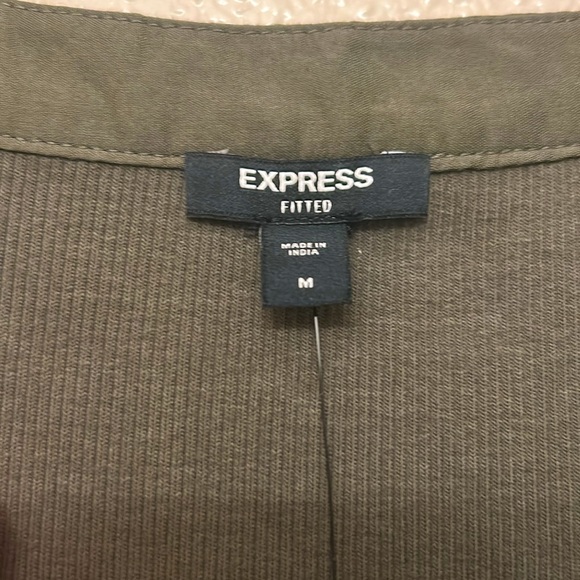 NWT Express V-Neck Long Puff Sleeve Henley Bodysuit Size Medium - Picture 9 of 9